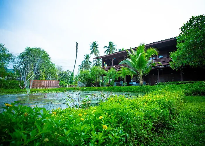 รีสอร์ท Baan Sukapanpotharam 2*